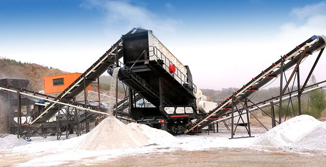 時產(chǎn)100-200噸石頭移動破碎站生產(chǎn)現(xiàn)場